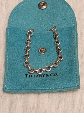 Authentic Tiffany & Co. Sterling Silver Oval Link Chain Bracelet with Pouch